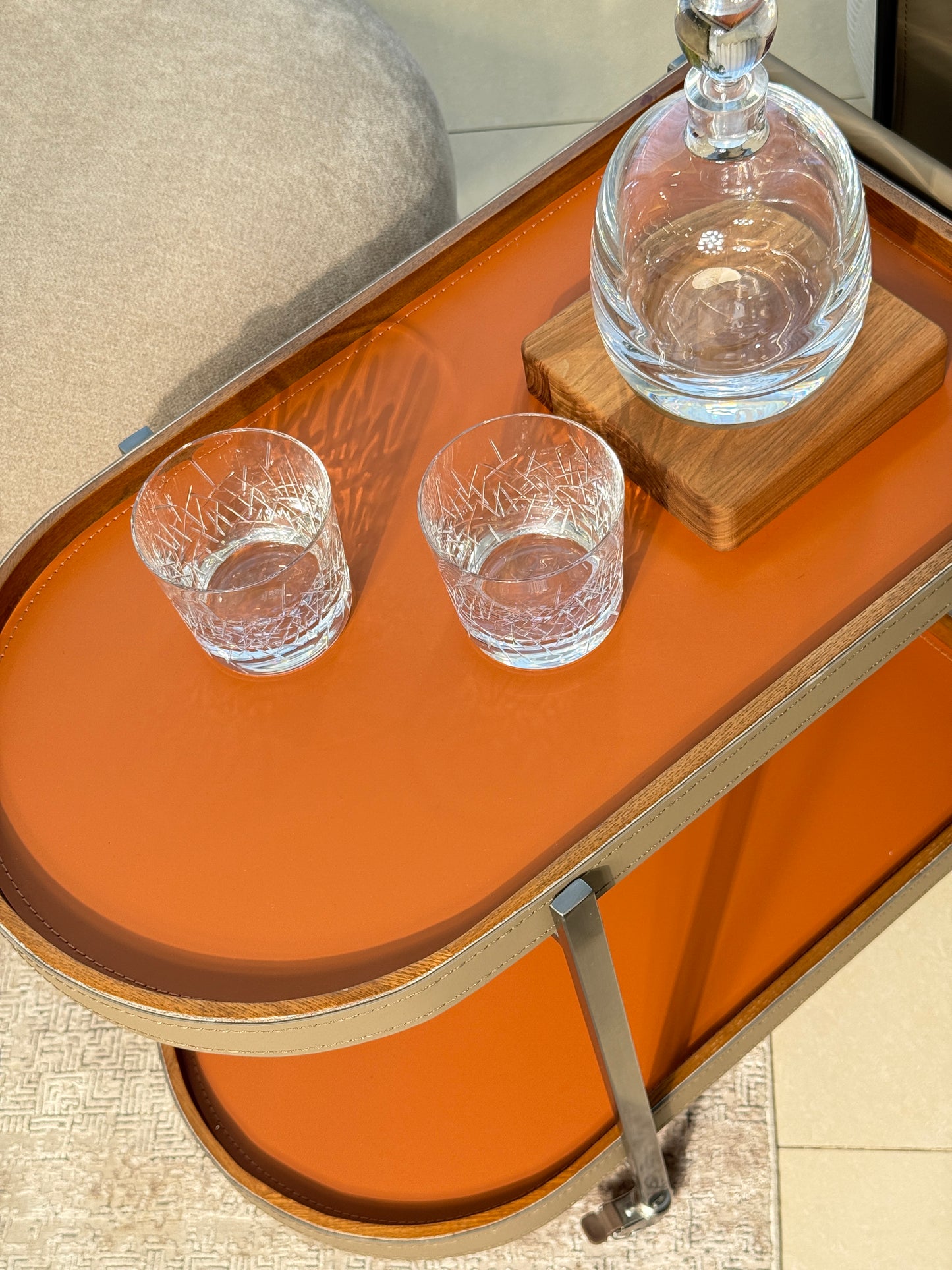Luxury U Saddle Leather Side Table - Modern Round Stainless Steel Accent Table
